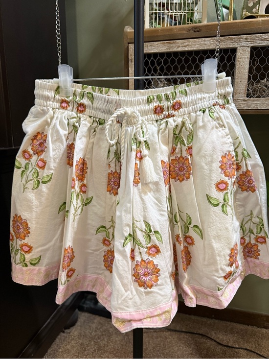 Old Navy Pants - Floral shorts